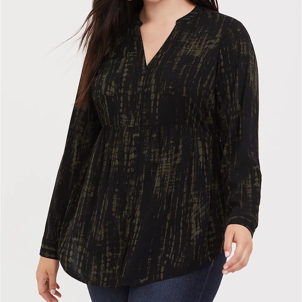 NWT - Torrid - Size 4 - Black/Green - EMMA BABYDOLL CHALLIS BUTTON-FRONT TUNIC